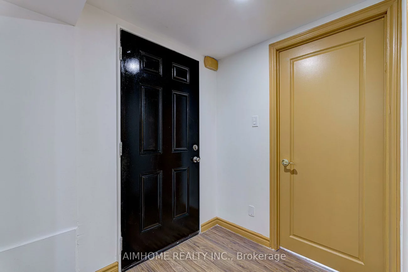 97, Edgecroft, Stonegate-Queensway, Toronto
