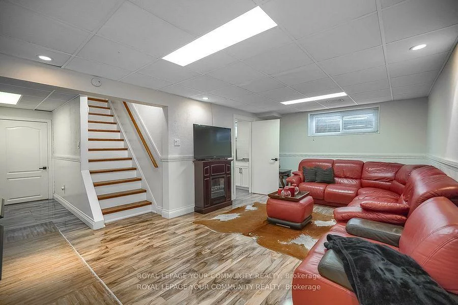 18, Terryellen, Markland Wood, Toronto