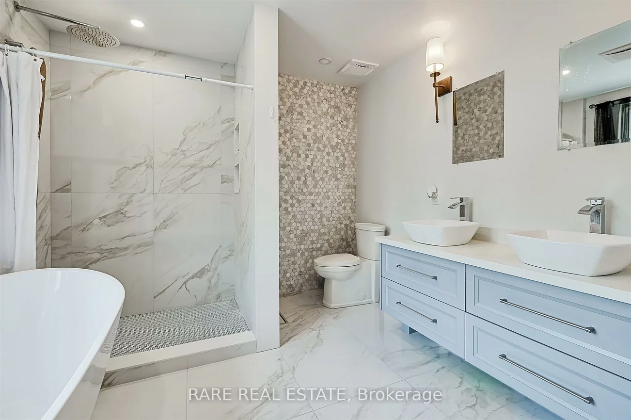 32, Bradfield, Islington-City Centre West, Toronto