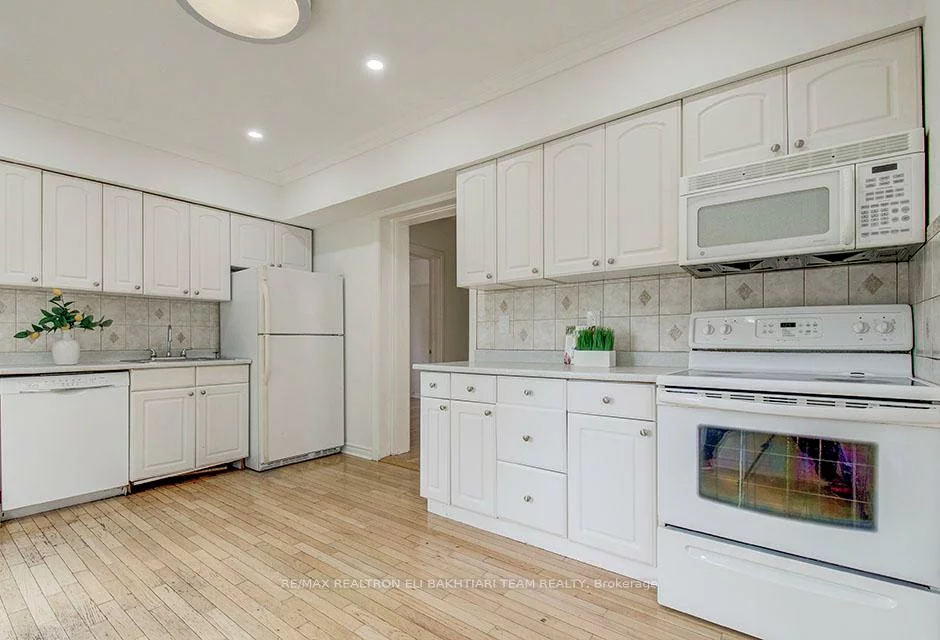 29, Roseland, Alderwood, Toronto