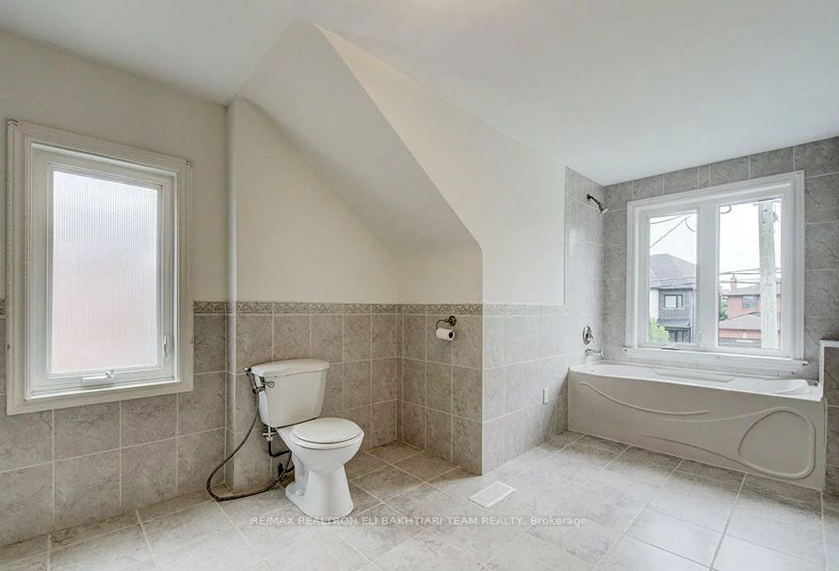 29, Roseland, Alderwood, Toronto