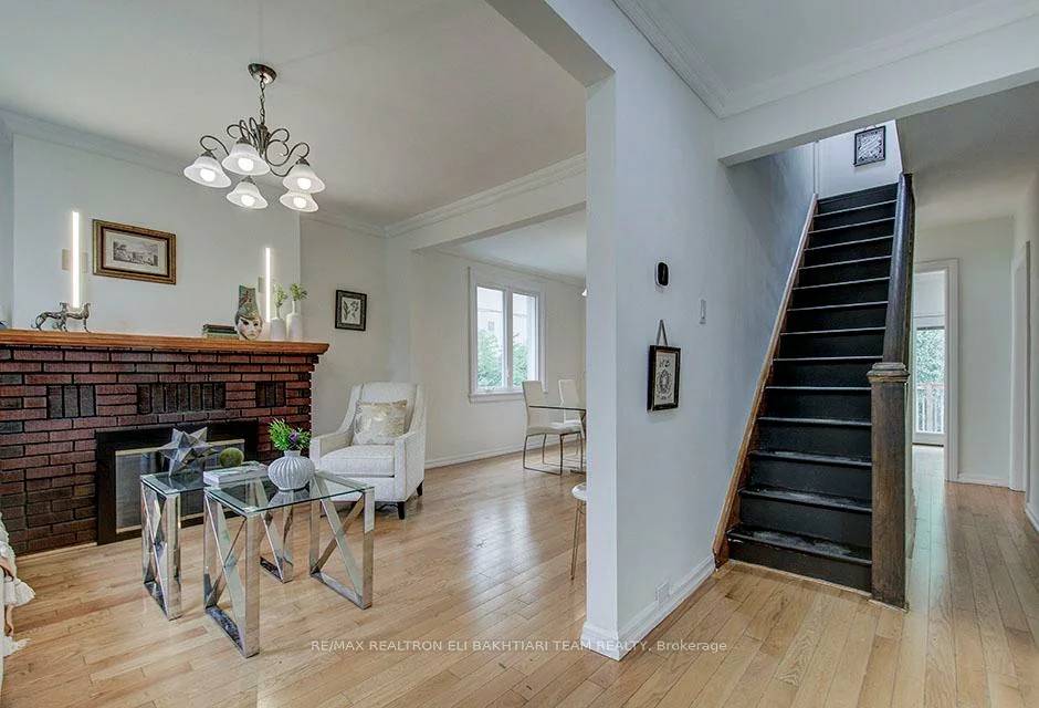 29, Roseland, Alderwood, Toronto