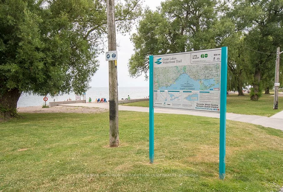 29, Roseland, Alderwood, Toronto