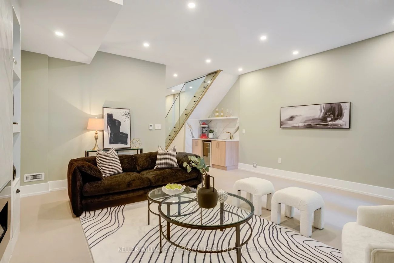 223A, Beta, Alderwood, Toronto