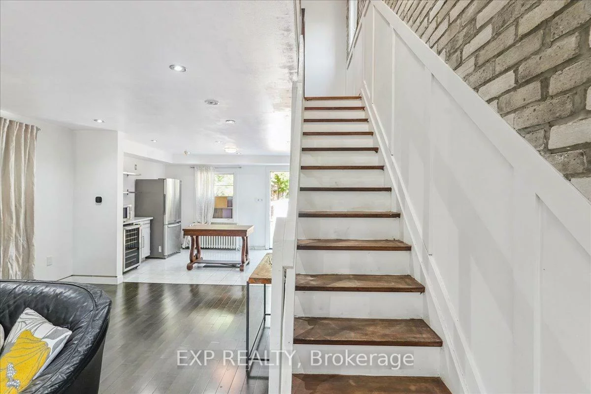 73, Yarrow, Keelesdale-Eglinton West, Toronto