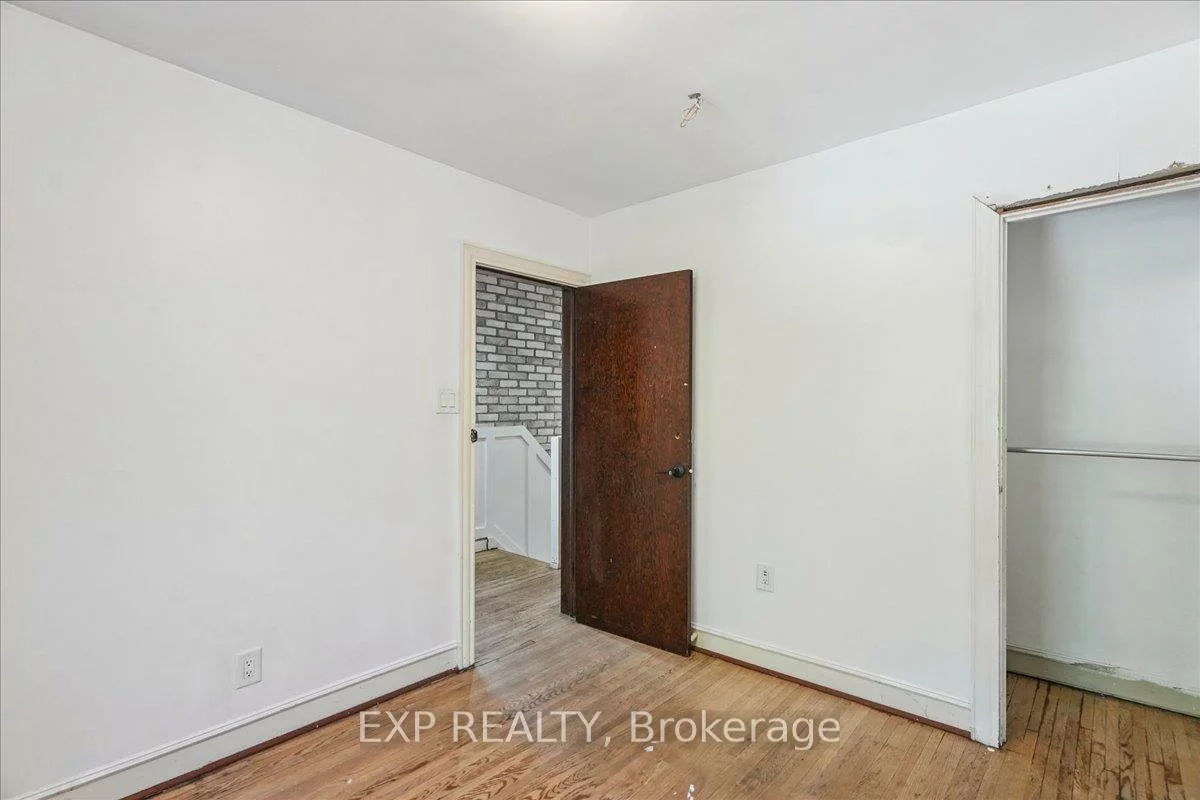 73, Yarrow, Keelesdale-Eglinton West, Toronto
