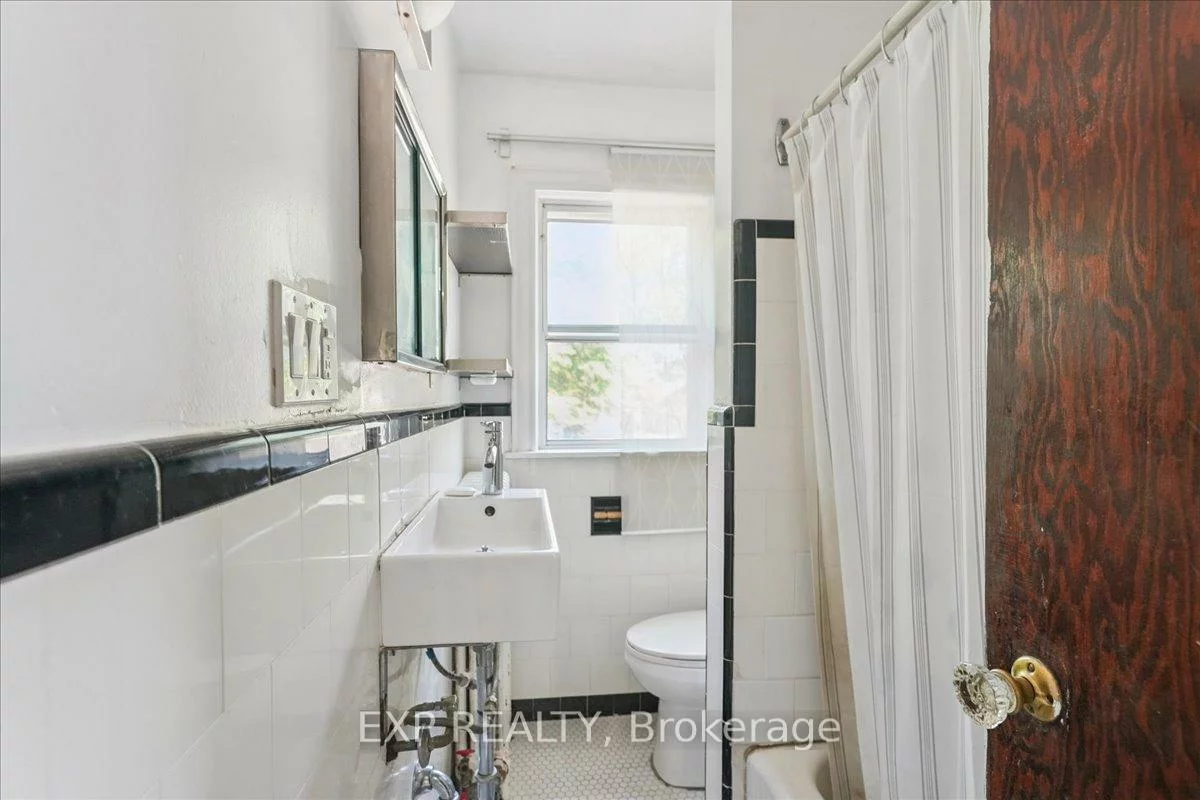 73, Yarrow, Keelesdale-Eglinton West, Toronto