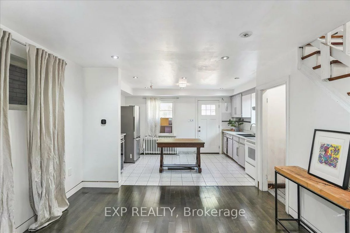 73, Yarrow, Keelesdale-Eglinton West, Toronto