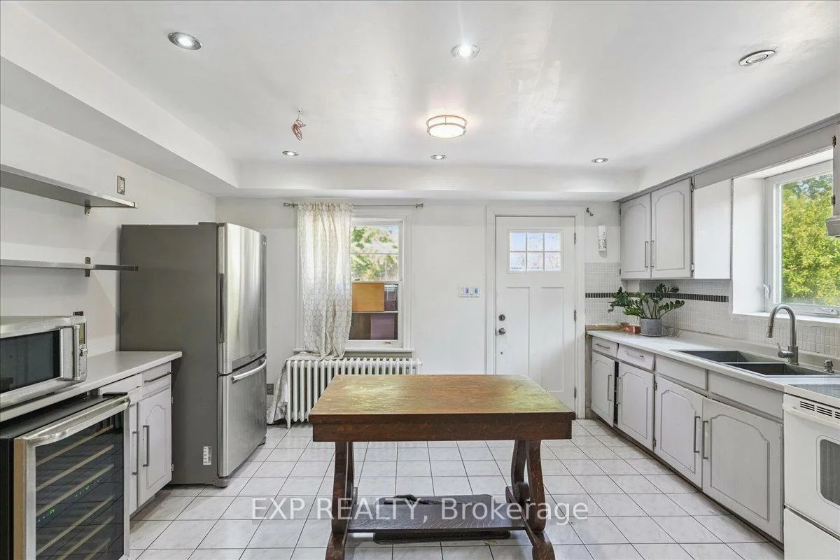 73, Yarrow, Keelesdale-Eglinton West, Toronto