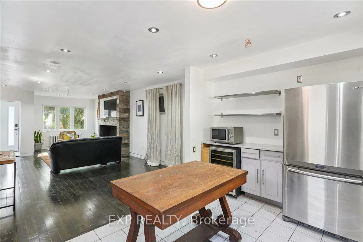 73, Yarrow, Keelesdale-Eglinton West, Toronto