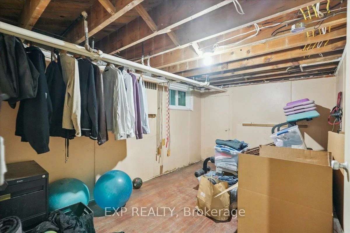 73, Yarrow, Keelesdale-Eglinton West, Toronto