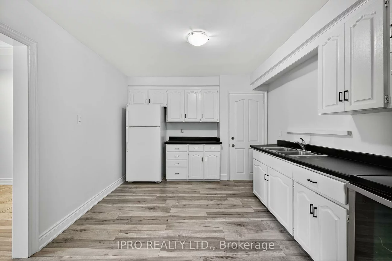 34, Knox, Humber Summit, Toronto