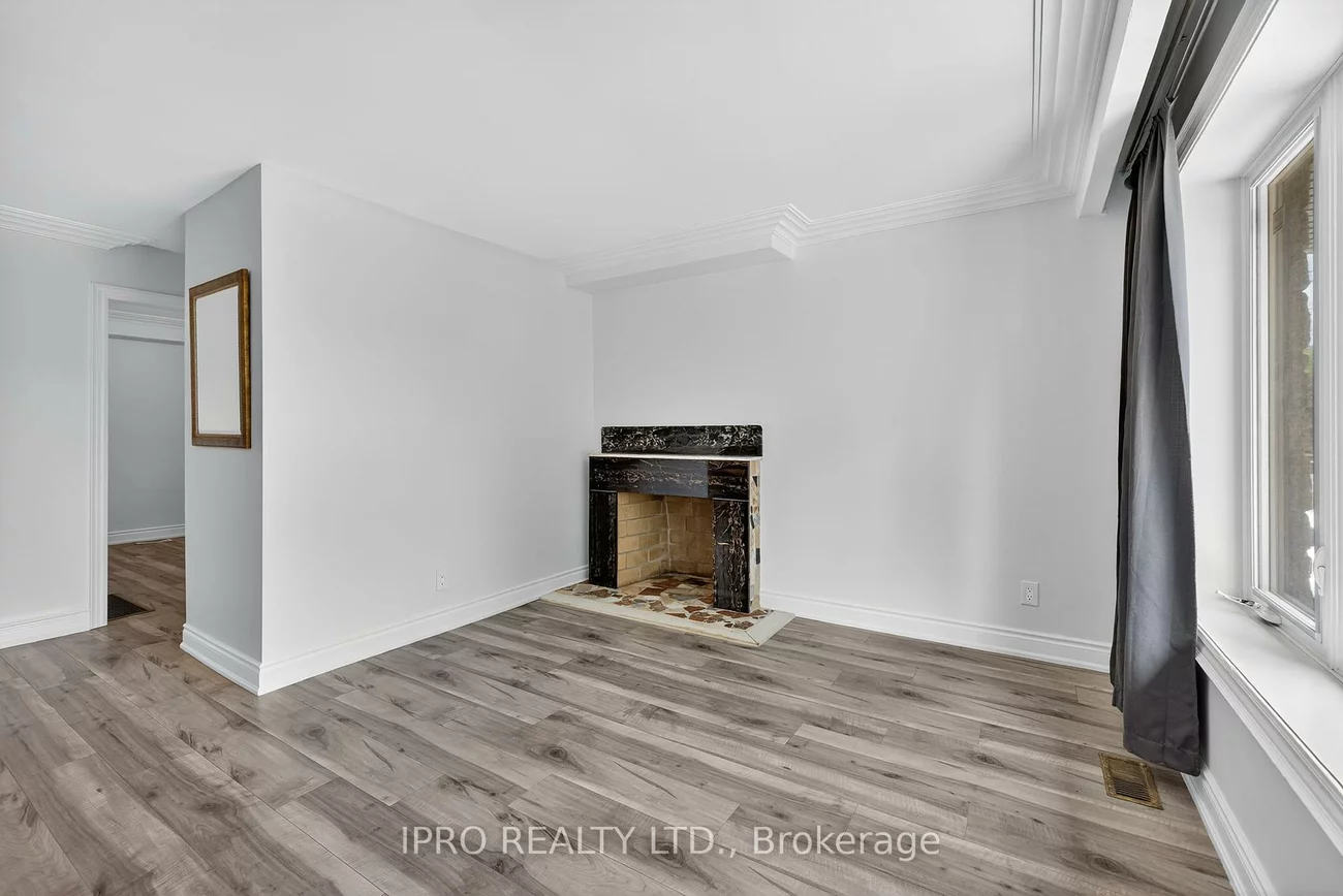 34, Knox, Humber Summit, Toronto
