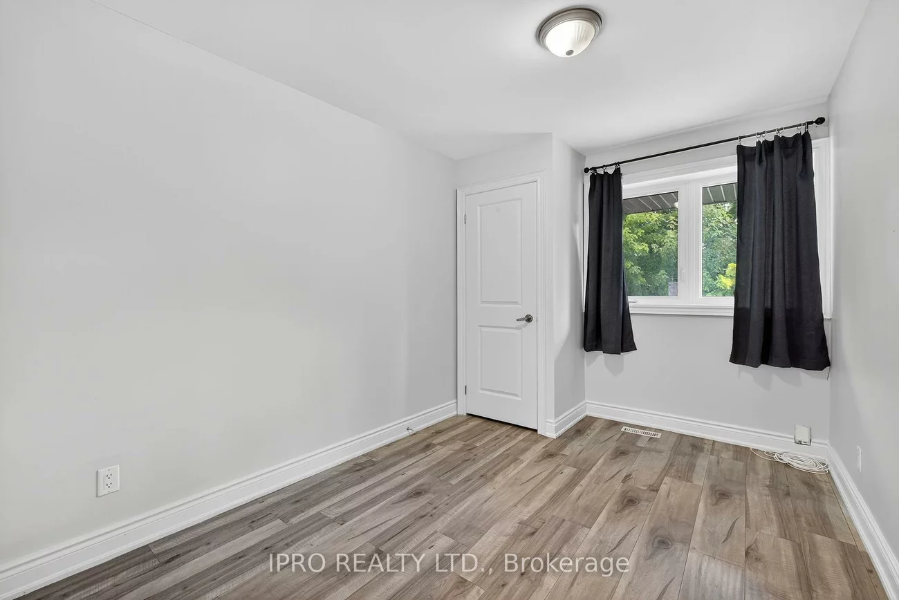 34, Knox, Humber Summit, Toronto