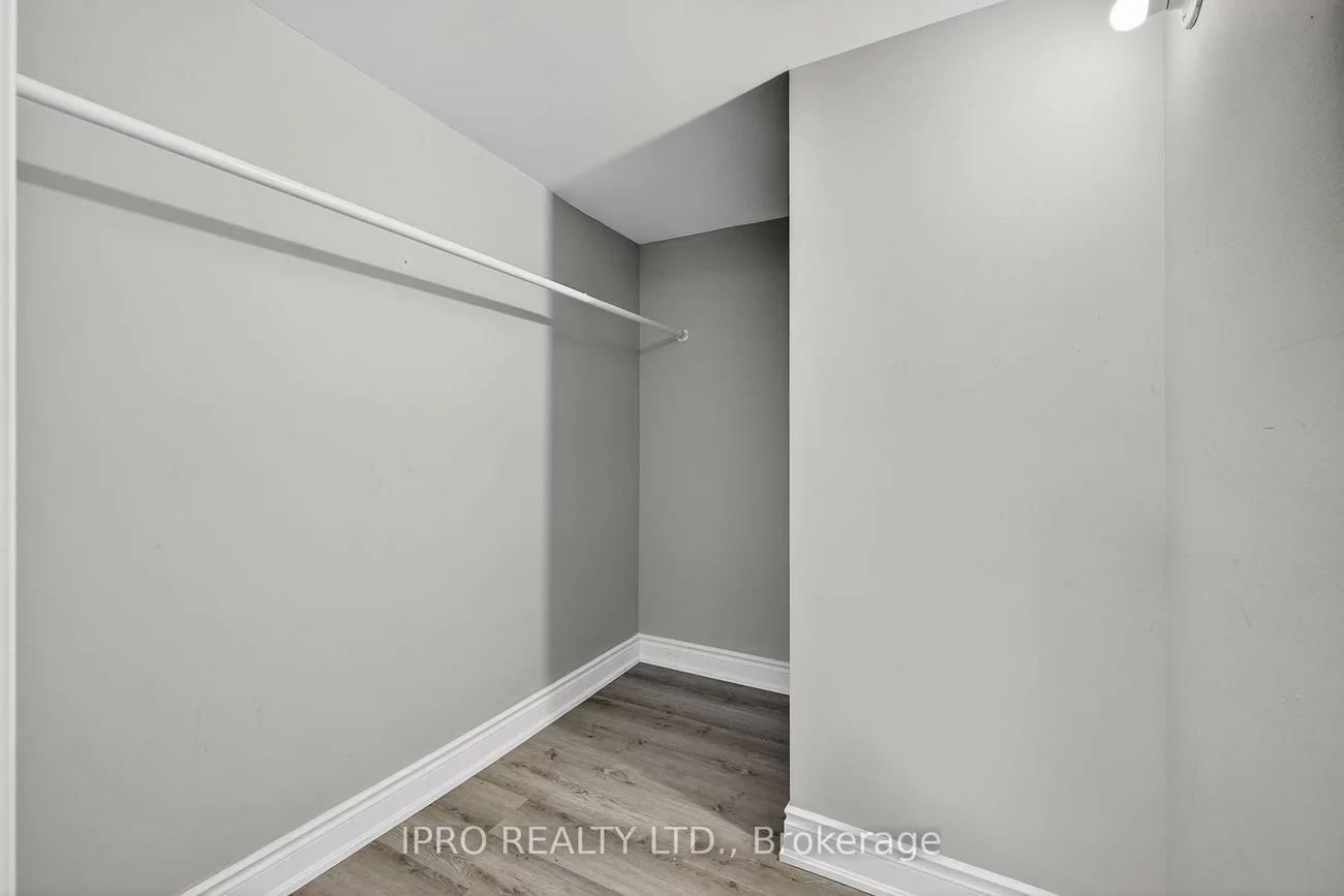 34, Knox, Humber Summit, Toronto