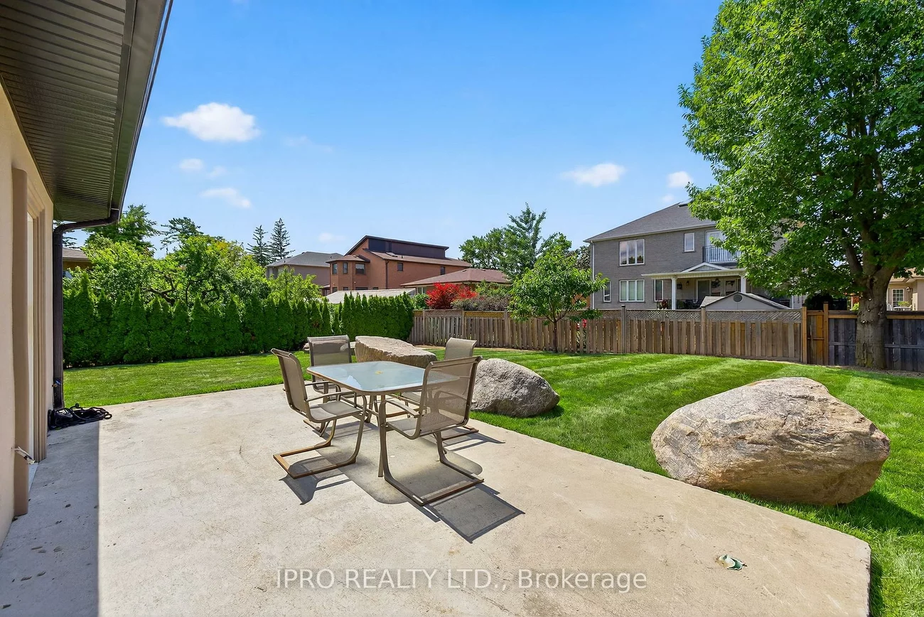 34, Knox, Humber Summit, Toronto