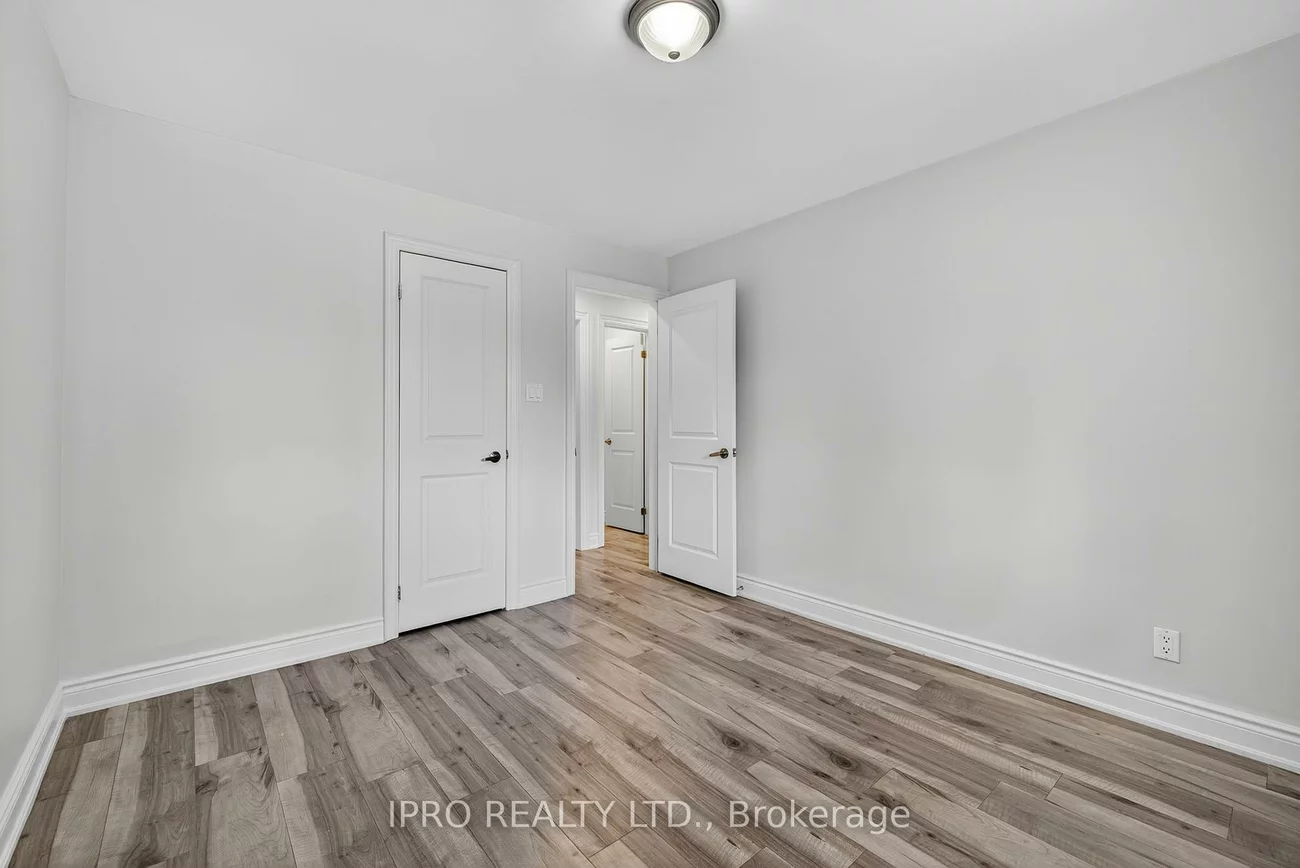 34, Knox, Humber Summit, Toronto