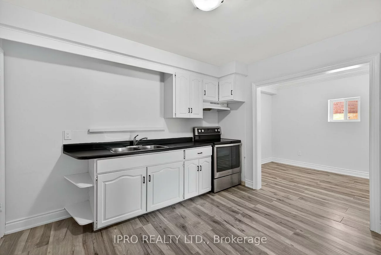34, Knox, Humber Summit, Toronto