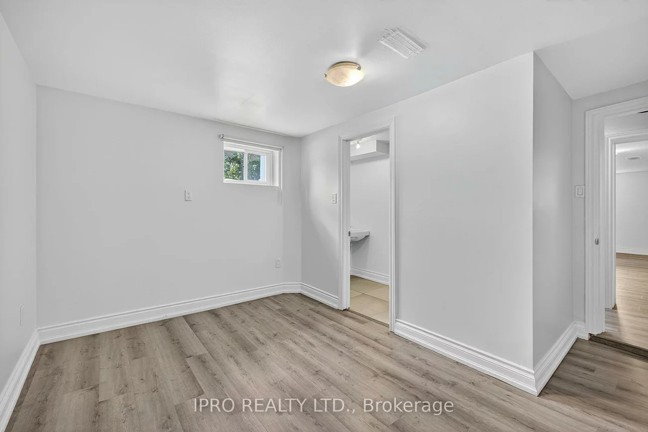 34, Knox, Humber Summit, Toronto