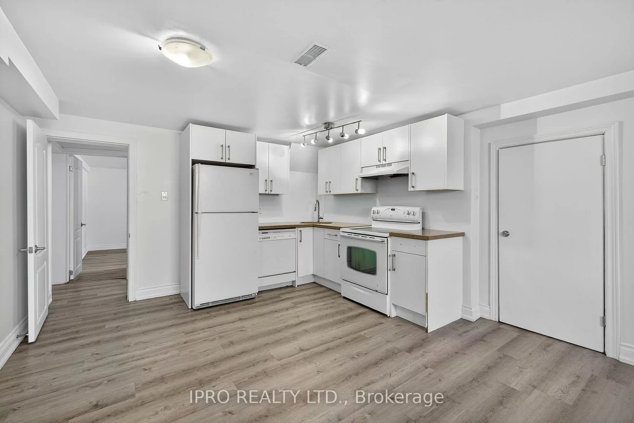 34, Knox, Humber Summit, Toronto