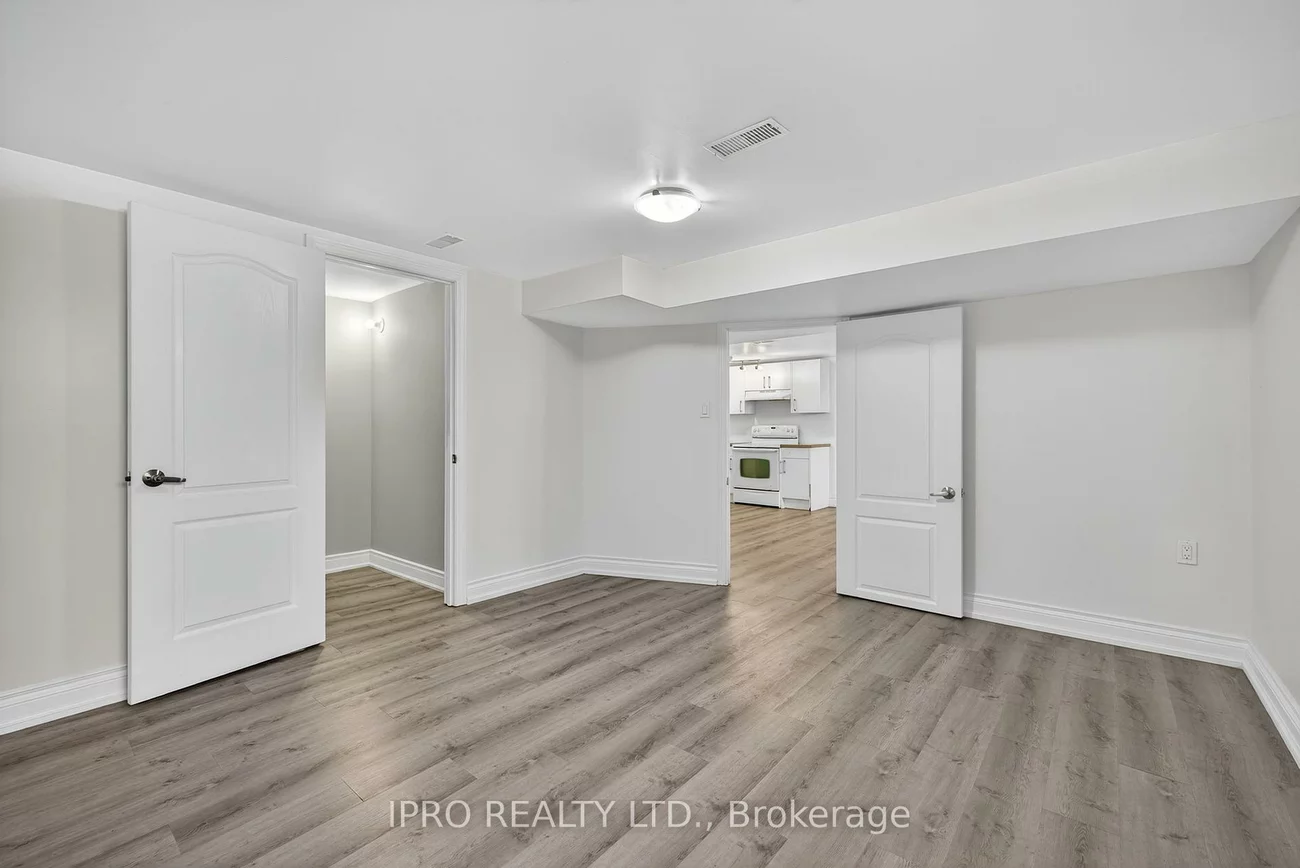 34, Knox, Humber Summit, Toronto