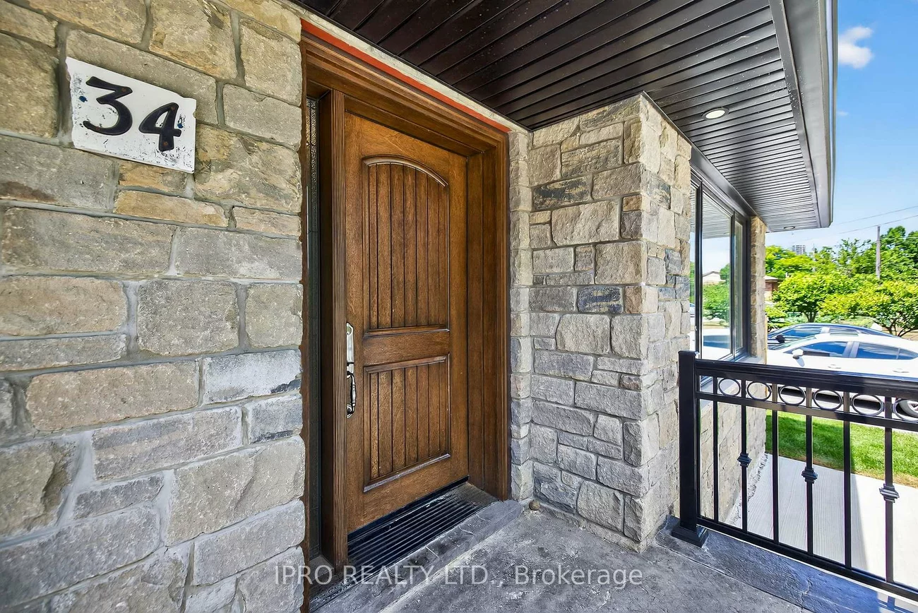 34, Knox, Humber Summit, Toronto