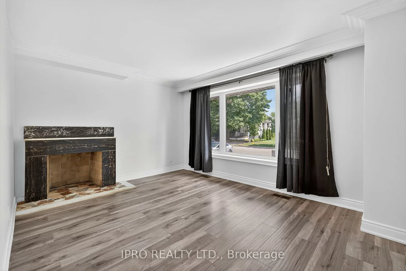 34, Knox, Humber Summit, Toronto