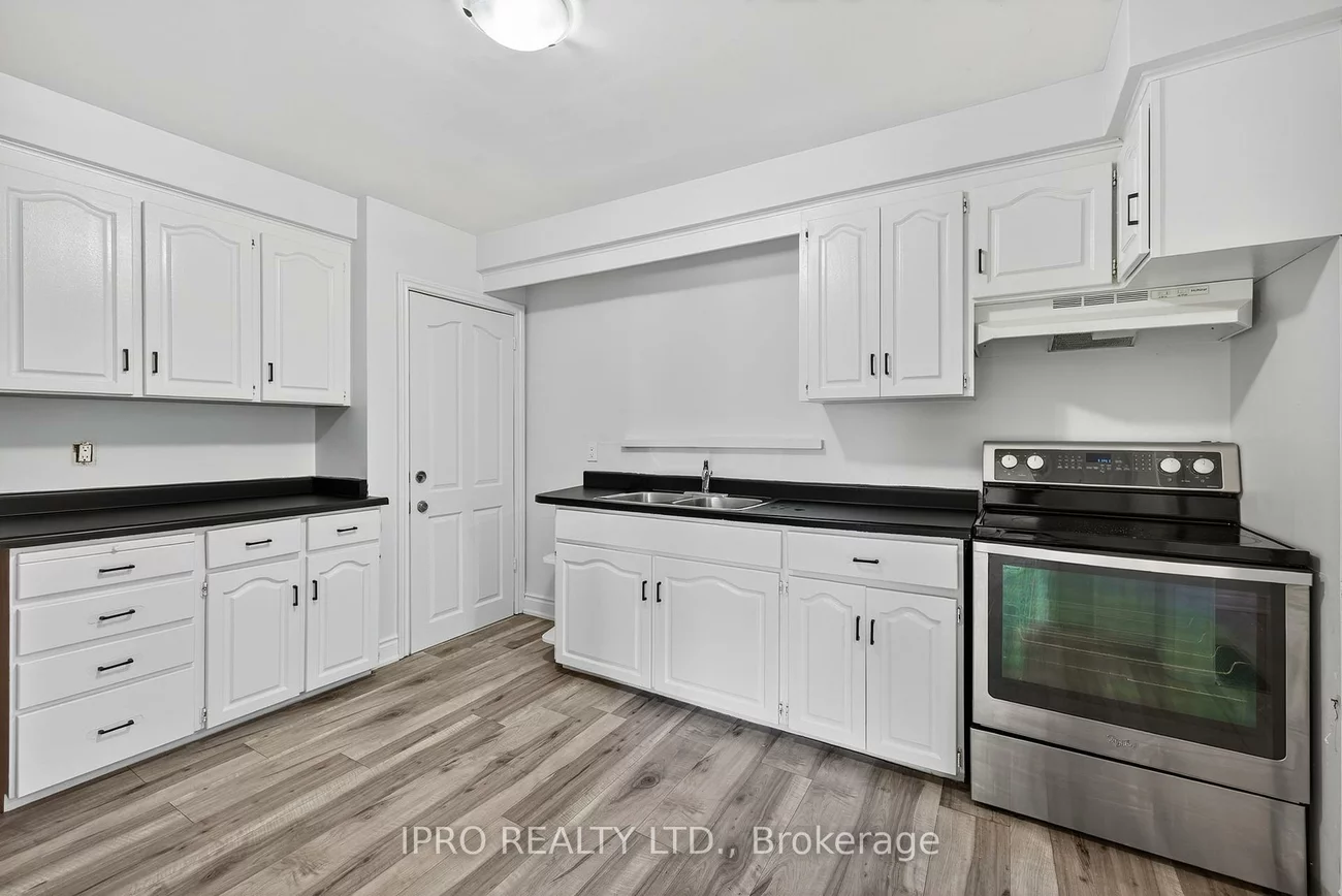 34, Knox, Humber Summit, Toronto