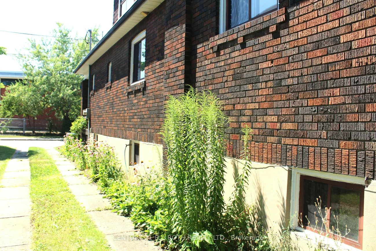 5, Twentieth, Long Branch, Toronto