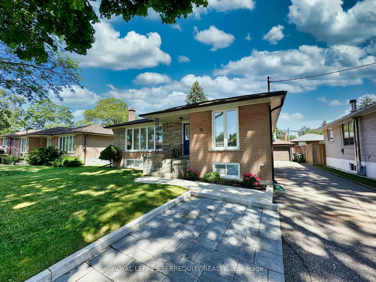 16, Pagebrook, Humber Heights, Toronto