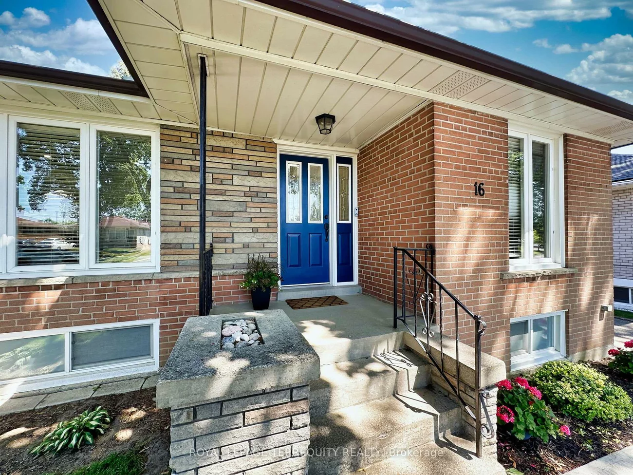 16, Pagebrook, Humber Heights, Toronto