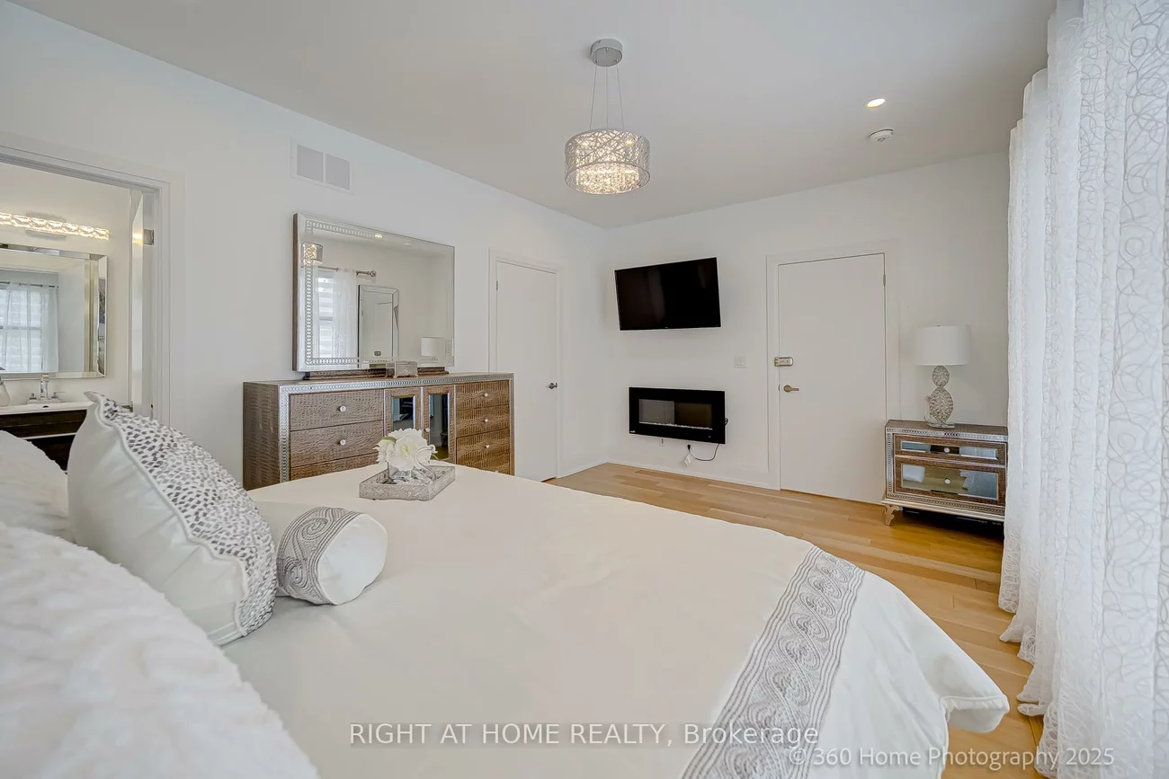 238, Renforth, Markland Wood, Toronto
