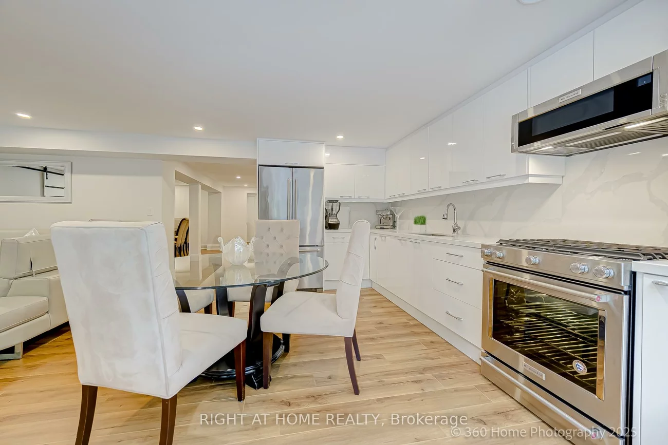 238, Renforth, Markland Wood, Toronto