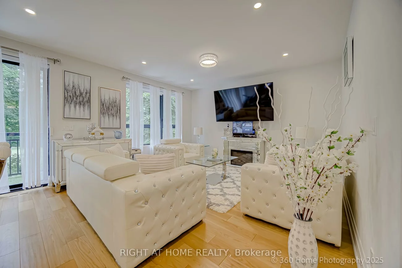 238, Renforth, Markland Wood, Toronto