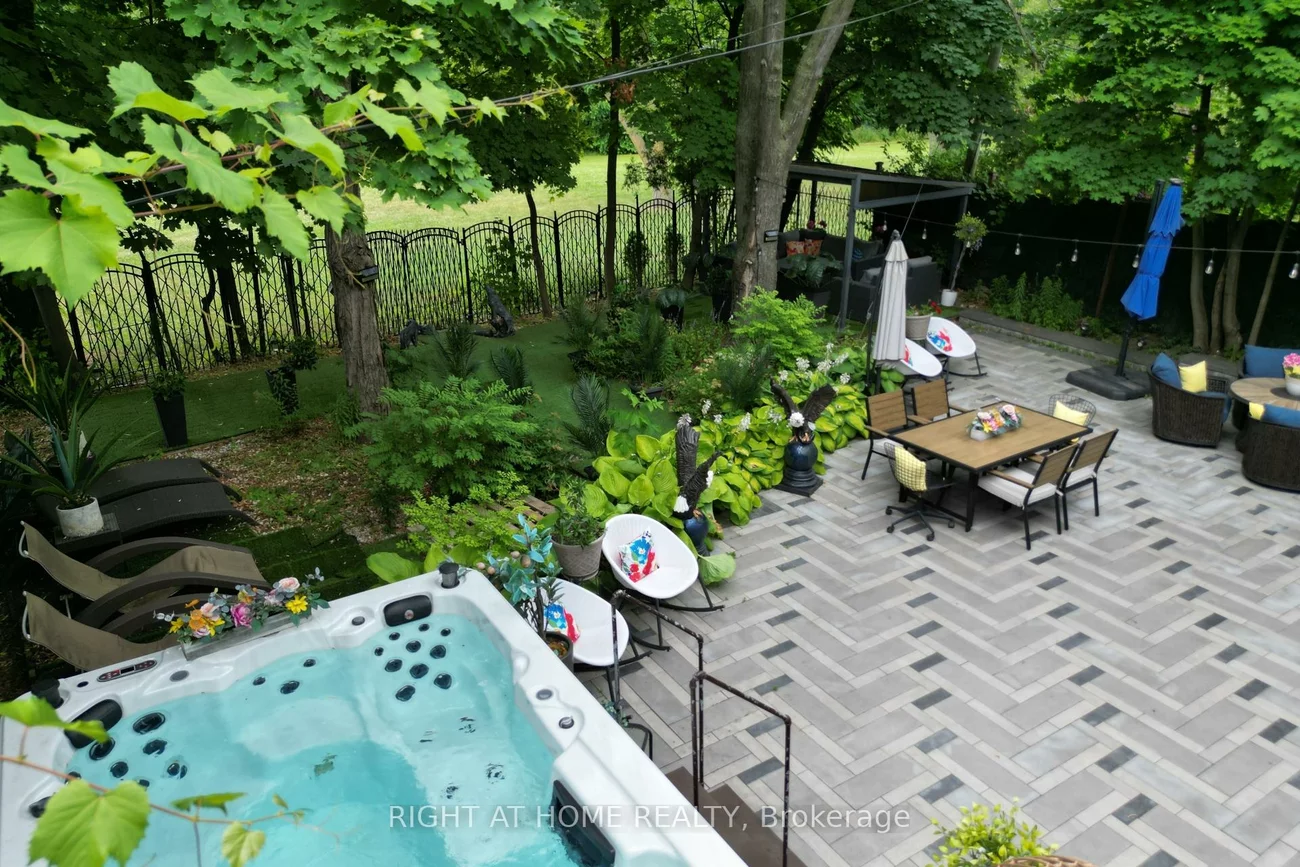 238, Renforth, Markland Wood, Toronto