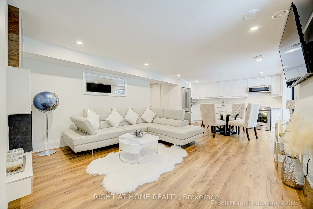 238, Renforth, Markland Wood, Toronto