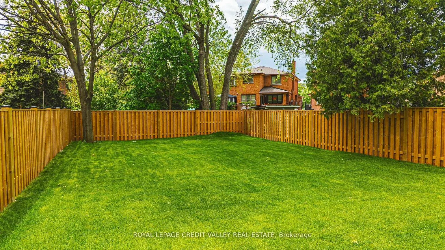 18, Bellman, Alderwood, Toronto