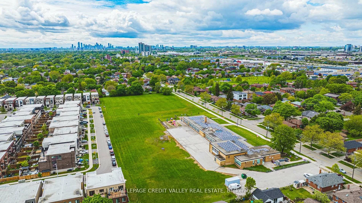 18, Bellman, Alderwood, Toronto