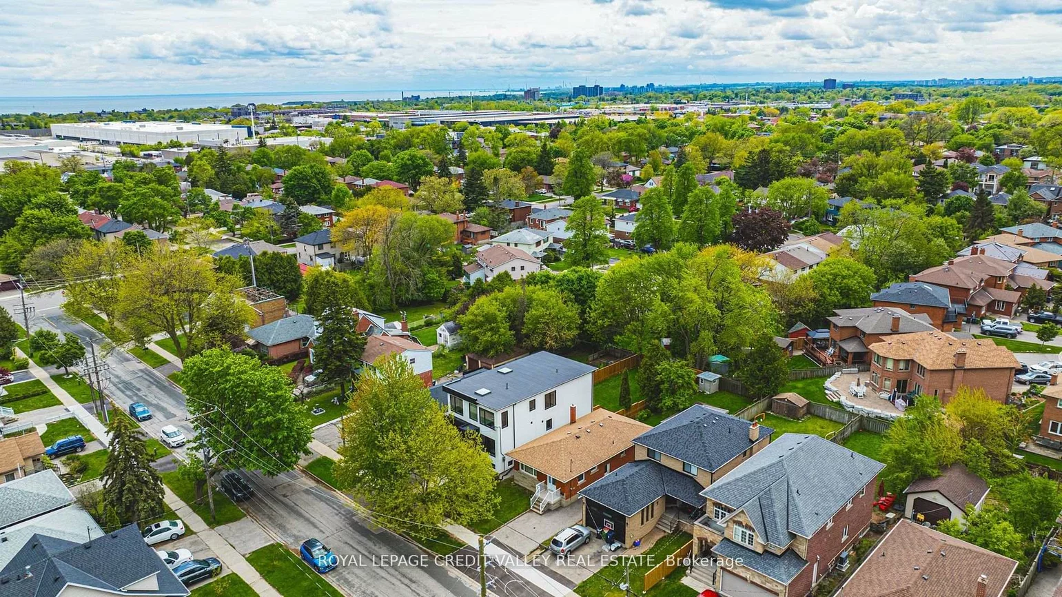 18, Bellman, Alderwood, Toronto