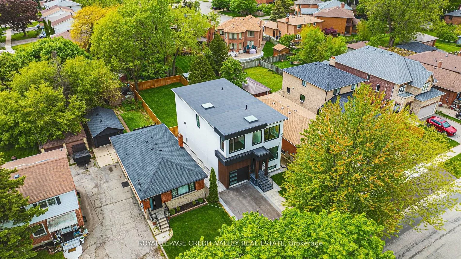18, Bellman, Alderwood, Toronto