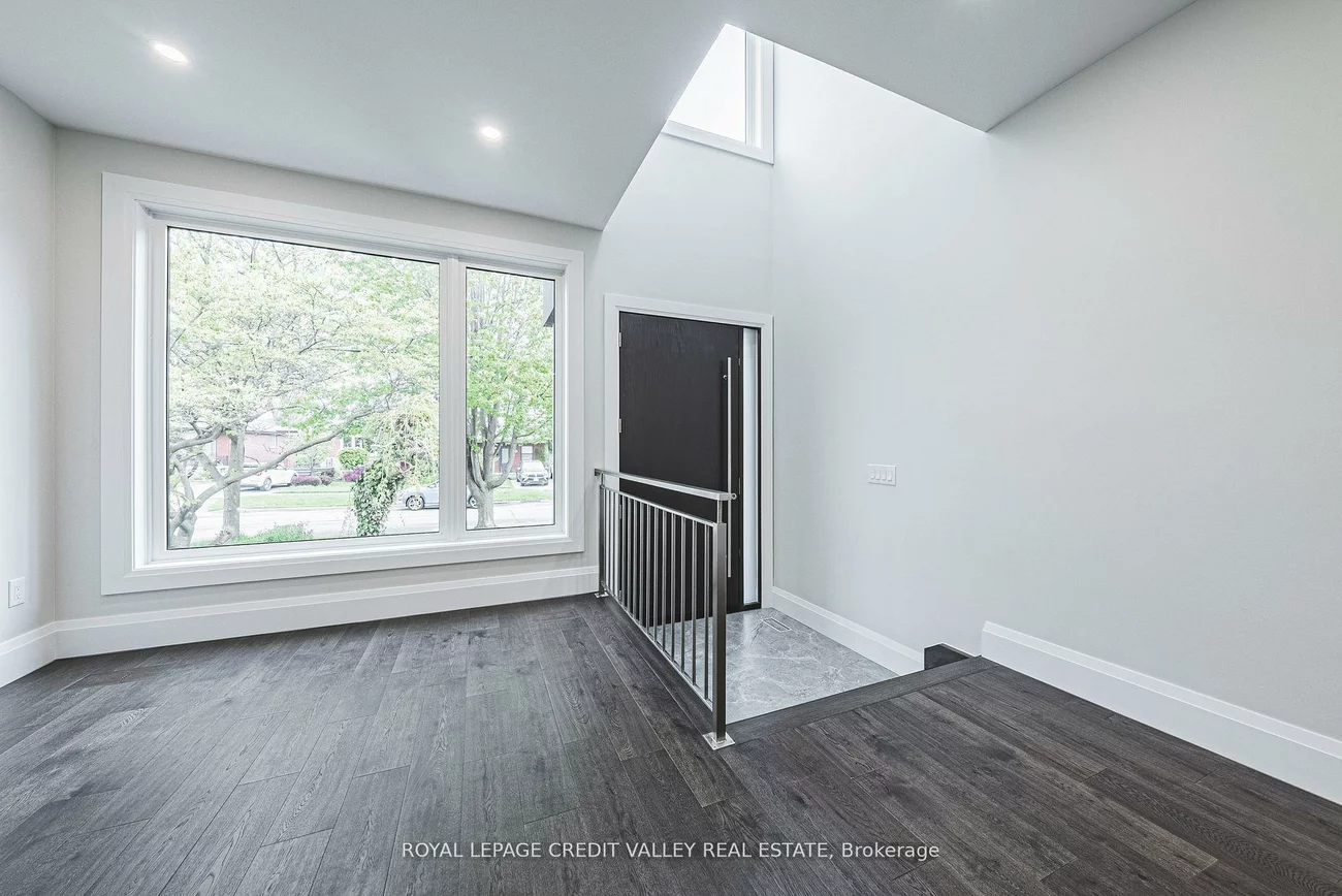18, Bellman, Alderwood, Toronto