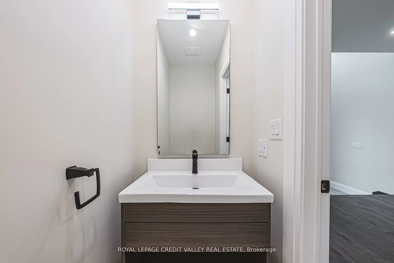 18, Bellman, Alderwood, Toronto