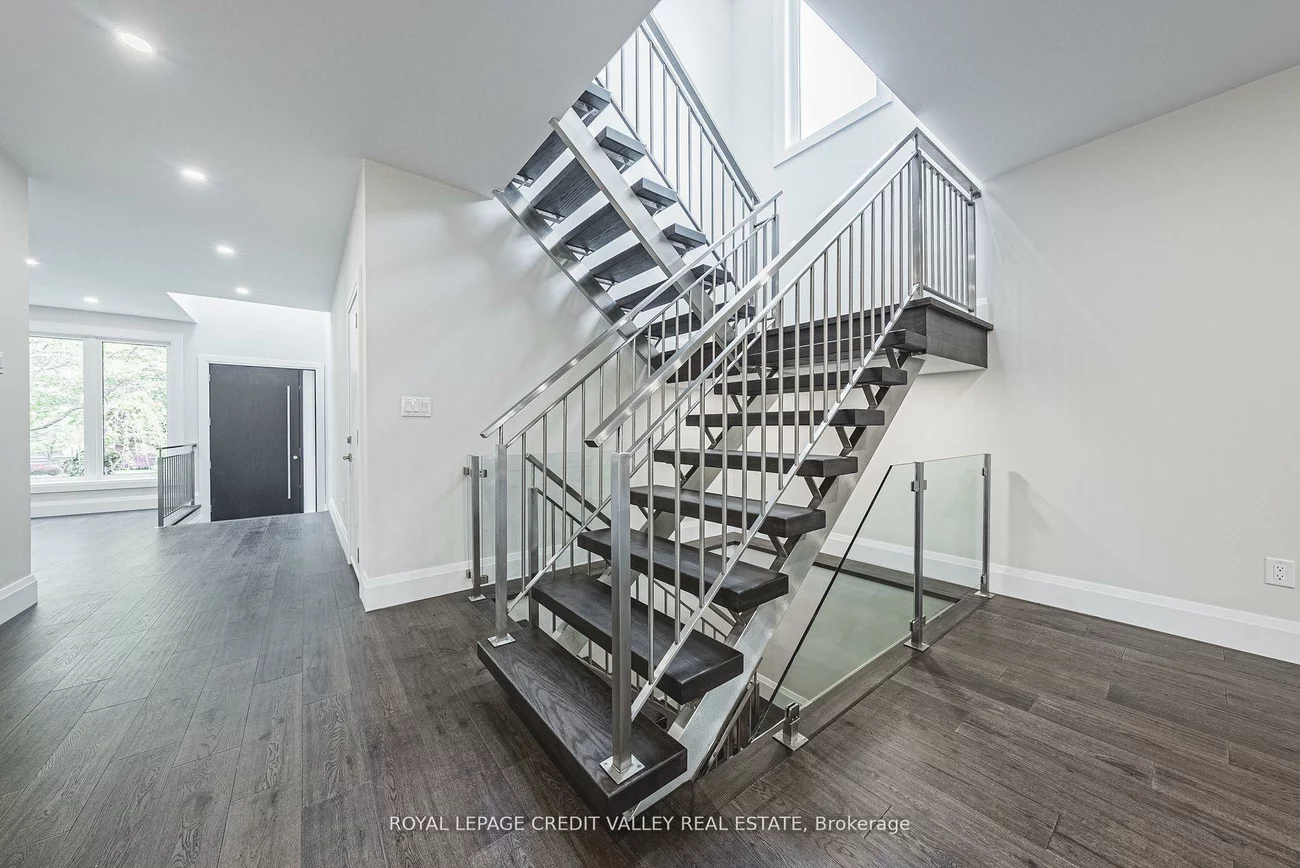 18, Bellman, Alderwood, Toronto
