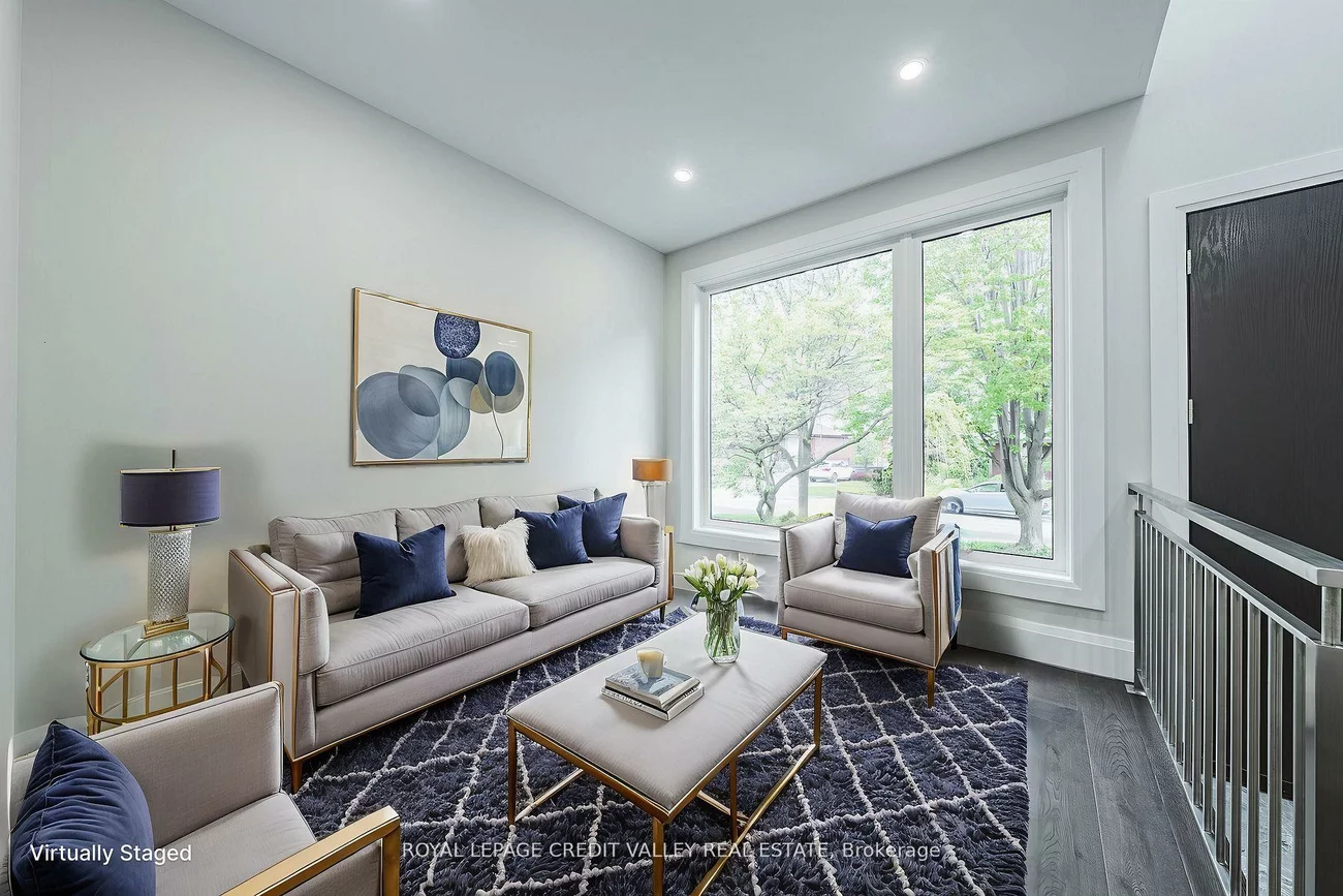 18, Bellman, Alderwood, Toronto