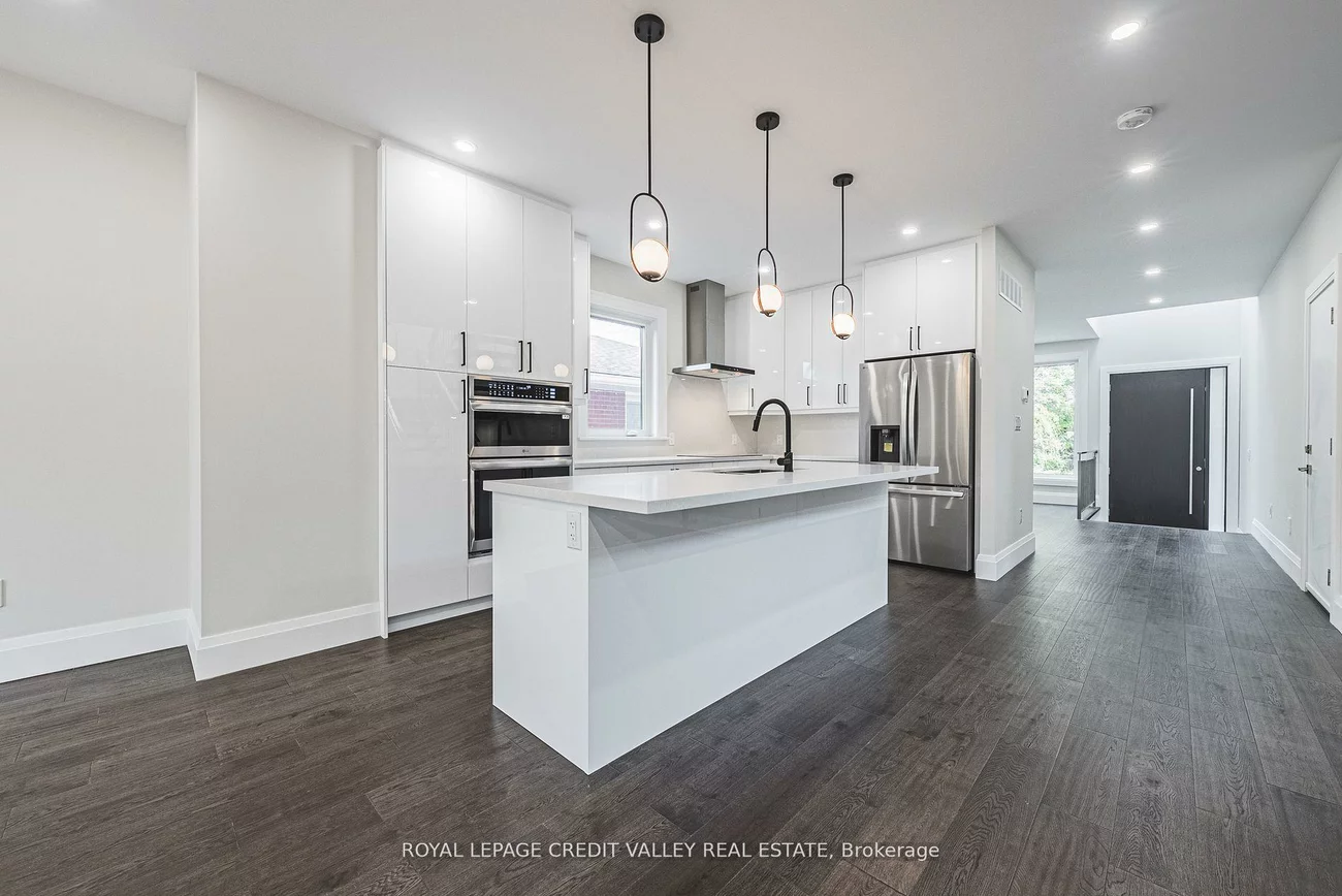 18, Bellman, Alderwood, Toronto