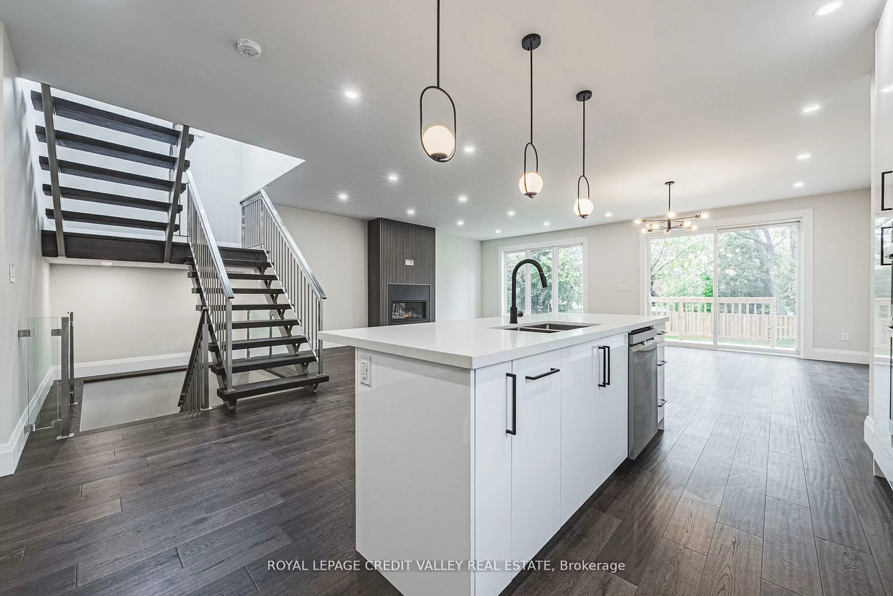 18, Bellman, Alderwood, Toronto