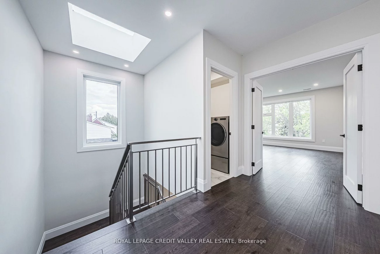 18, Bellman, Alderwood, Toronto