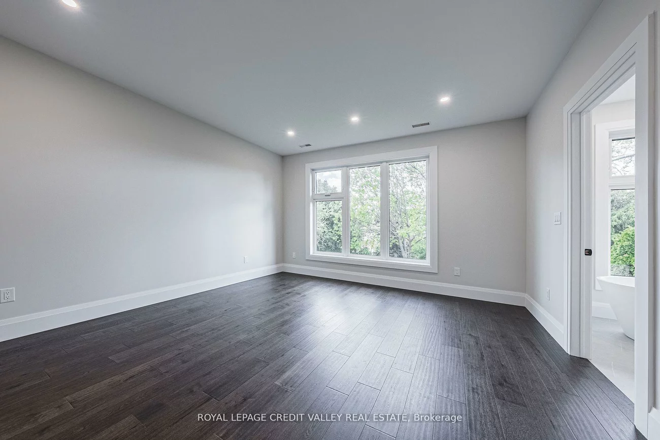 18, Bellman, Alderwood, Toronto