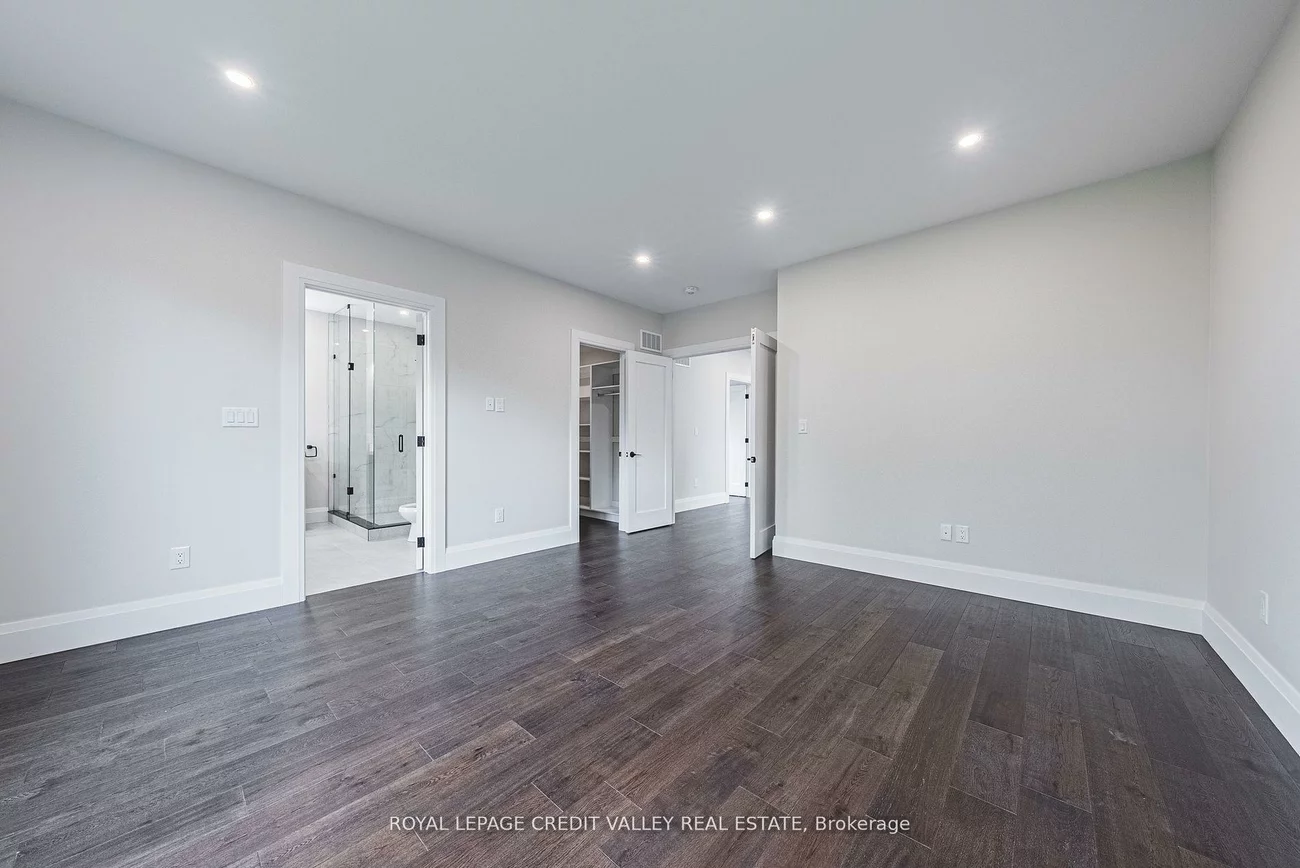 18, Bellman, Alderwood, Toronto