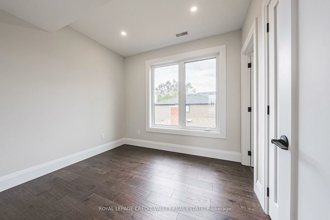 18, Bellman, Alderwood, Toronto